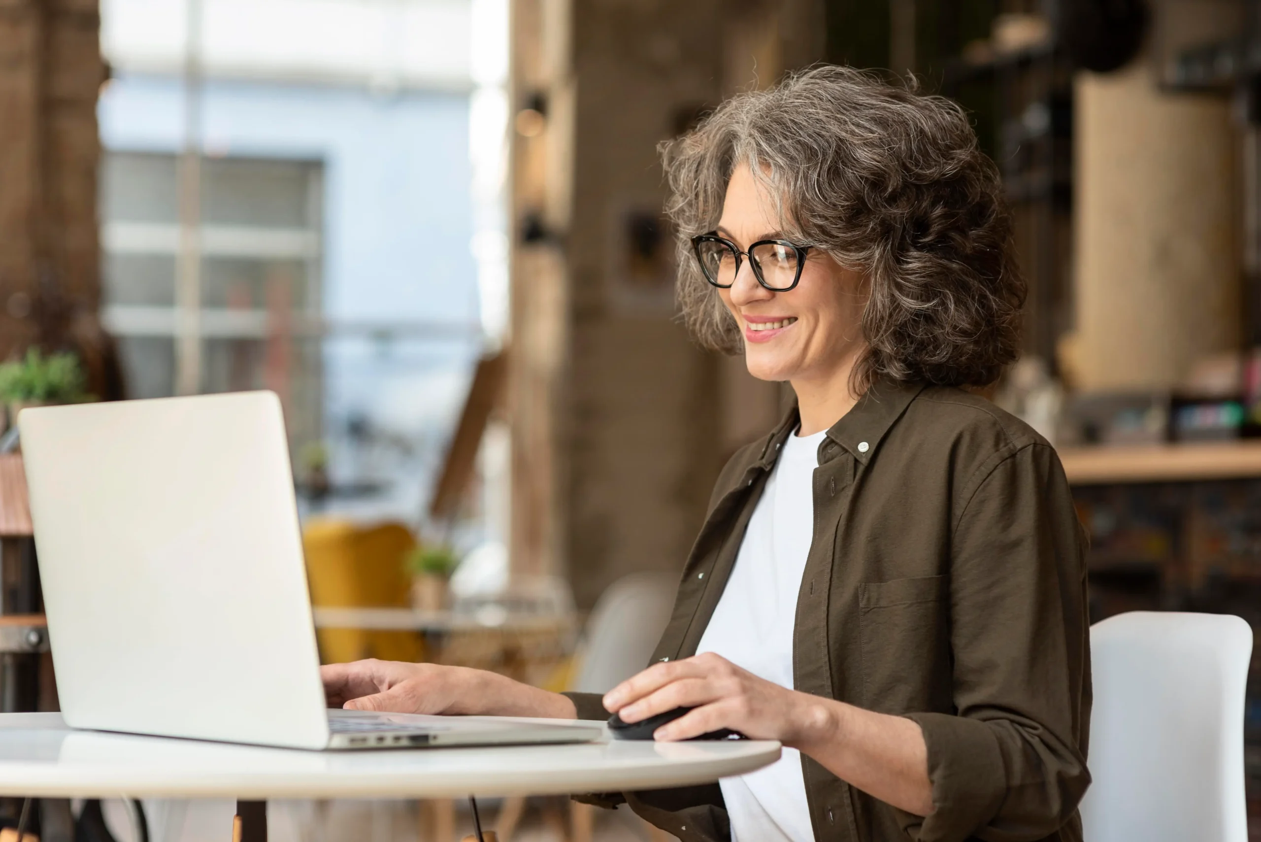 emprego para pessoas acima de 50 anos